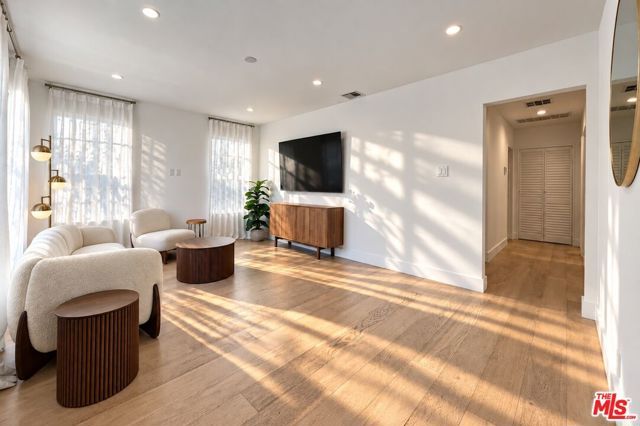 5143 Newcastle Avenue, Encino (los Angeles), CA 91316