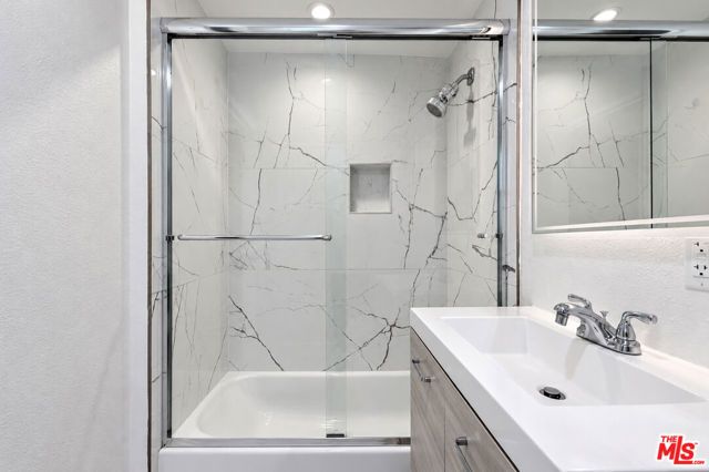 5143 Newcastle Avenue, Encino (los Angeles), CA 91316