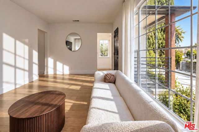 5143 Newcastle Avenue, Encino (los Angeles), CA 91316
