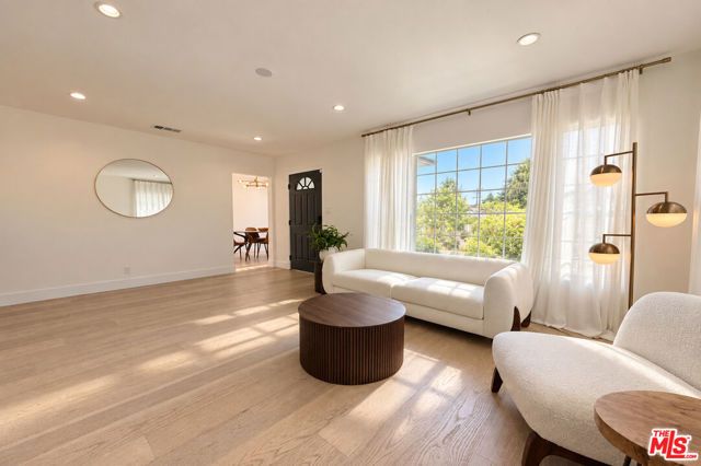 5143 Newcastle Avenue, Encino (los Angeles), CA 91316