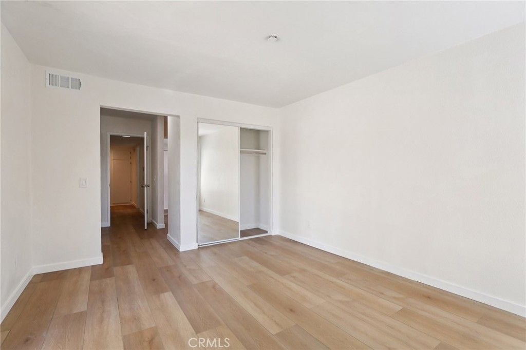 Image 13 of property listing at 300 E Chestnut 202, Santa Ana, CA 92701