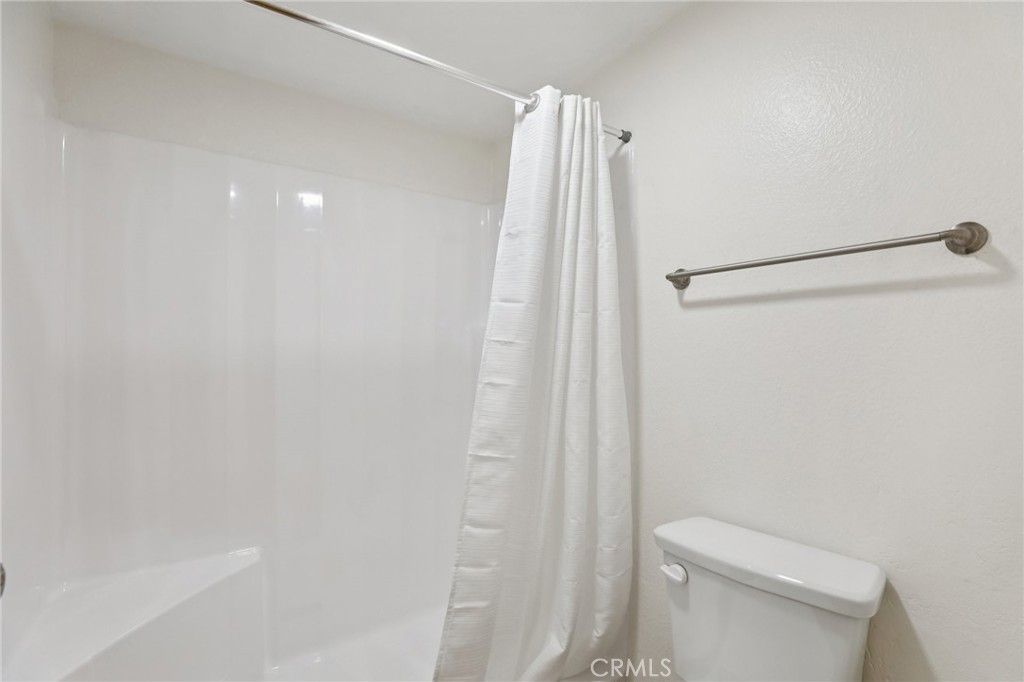 Image 17 of property listing at 300 E Chestnut 202, Santa Ana, CA 92701