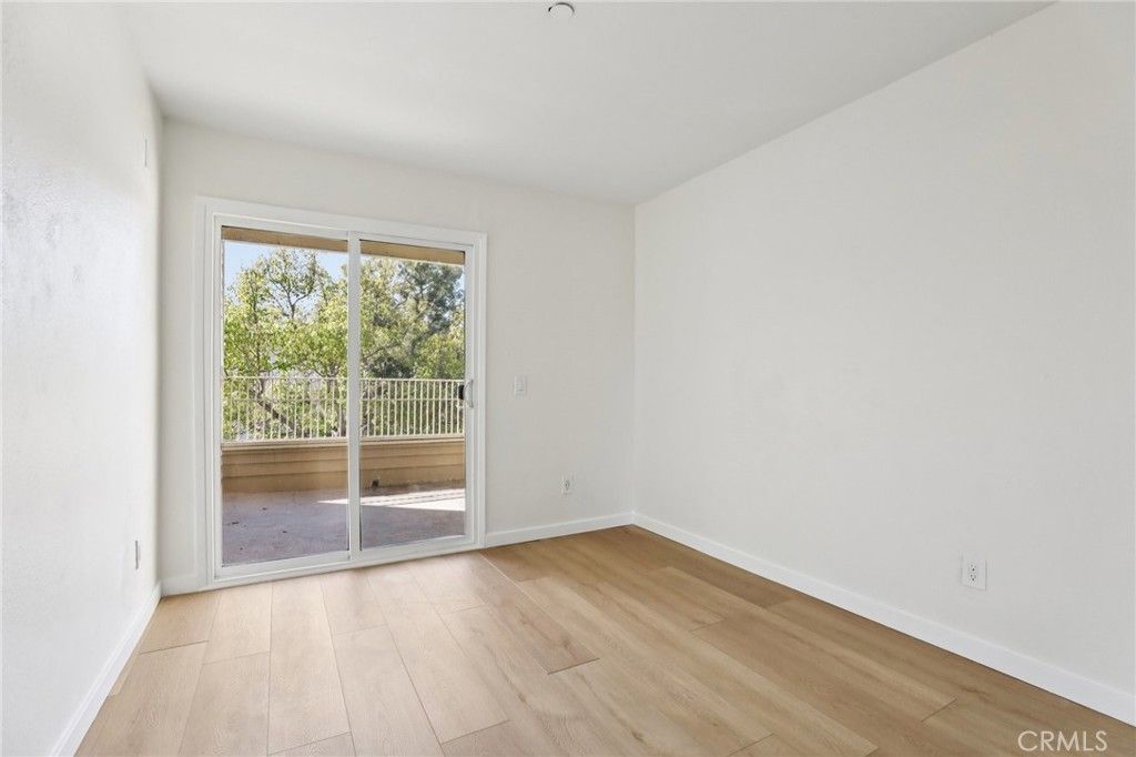 Image 19 of property listing at 300 E Chestnut 202, Santa Ana, CA 92701