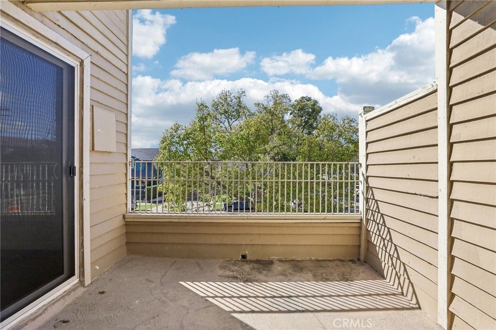 Image 25 of property listing at 300 E Chestnut 202, Santa Ana, CA 92701