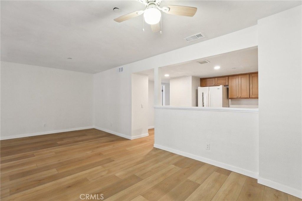 Image 3 of property listing at 300 E Chestnut 202, Santa Ana, CA 92701