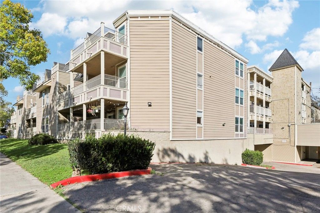 Image 32 of property listing at 300 E Chestnut 202, Santa Ana, CA 92701