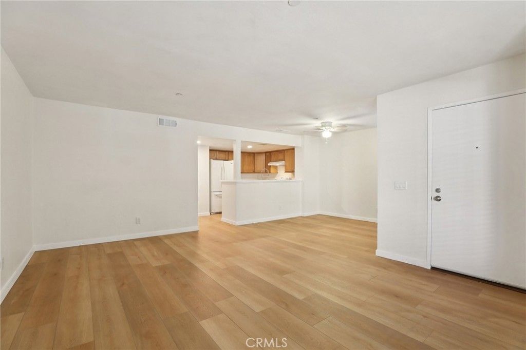 Image 5 of property listing at 300 E Chestnut 202, Santa Ana, CA 92701