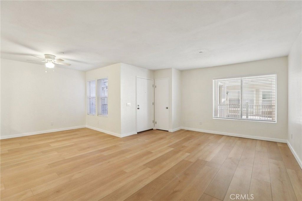 Image 6 of property listing at 300 E Chestnut 202, Santa Ana, CA 92701