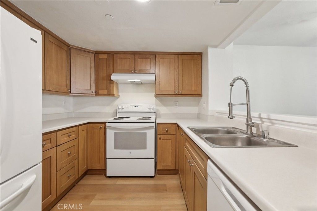 Image 8 of property listing at 300 E Chestnut 202, Santa Ana, CA 92701