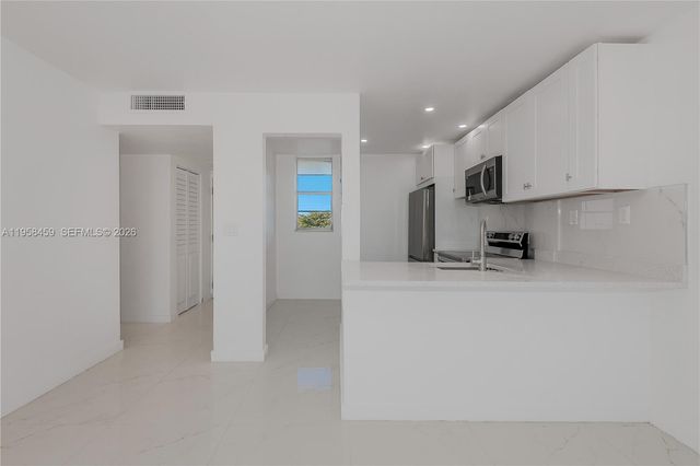 2851 Leonard Drive J405, Aventura, FL 33160