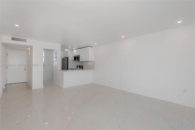 2851 Leonard Drive J405, Aventura, FL 33160