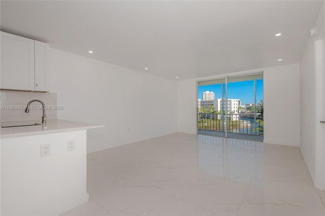 2851 Leonard Drive J405, Aventura, FL 33160