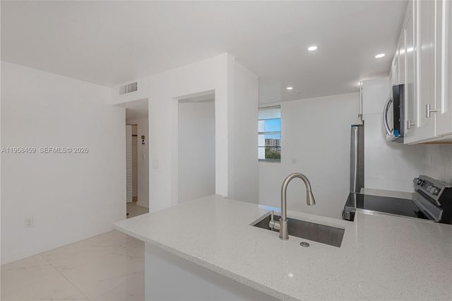 2851 Leonard Drive J405, Aventura, FL 33160