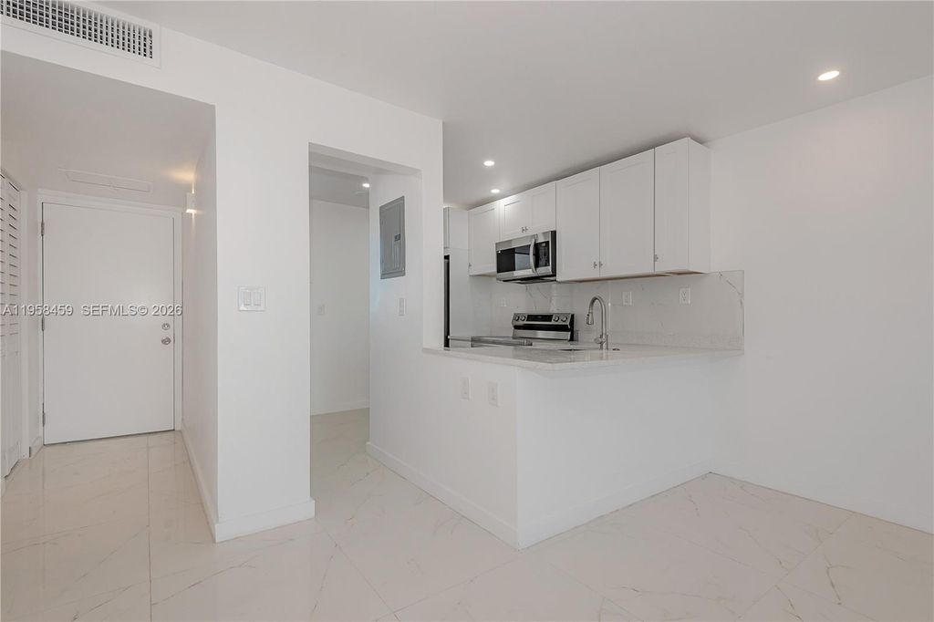 2851 Leonard Drive J405, Aventura, FL 33160