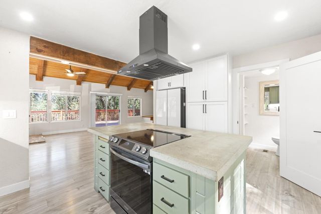 14036 Hilltop Rd, Pine Grove, CA 95665