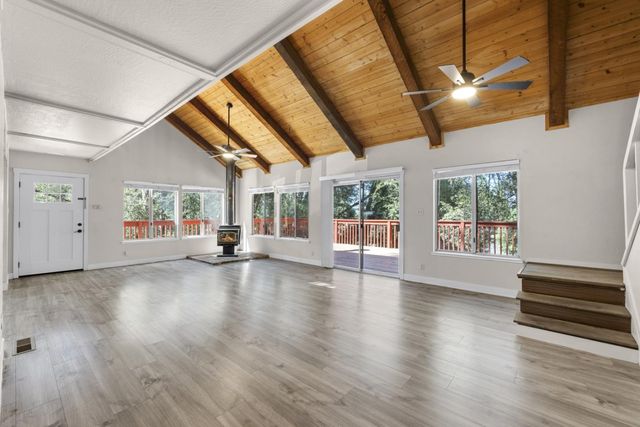 14036 Hilltop Rd, Pine Grove, CA 95665