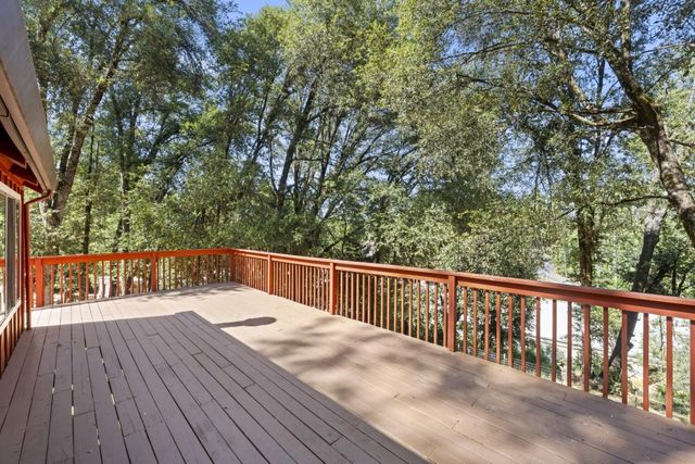14036 Hilltop Rd, Pine Grove, CA 95665