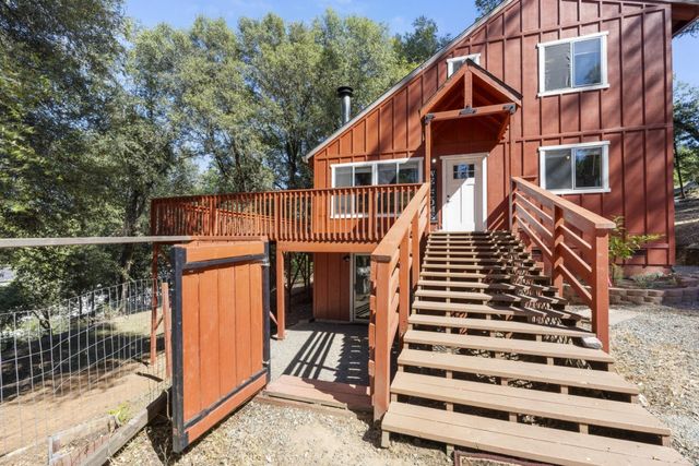 14036 Hilltop Rd, Pine Grove, CA 95665