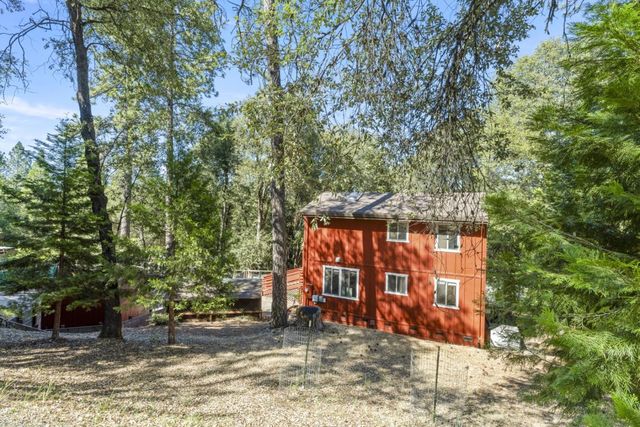 14036 Hilltop Rd, Pine Grove, CA 95665