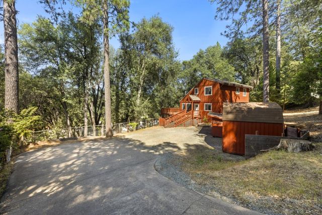 14036 Hilltop Rd, Pine Grove, CA 95665