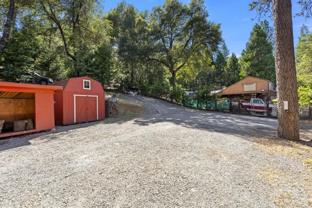14036 Hilltop Rd, Pine Grove, CA 95665