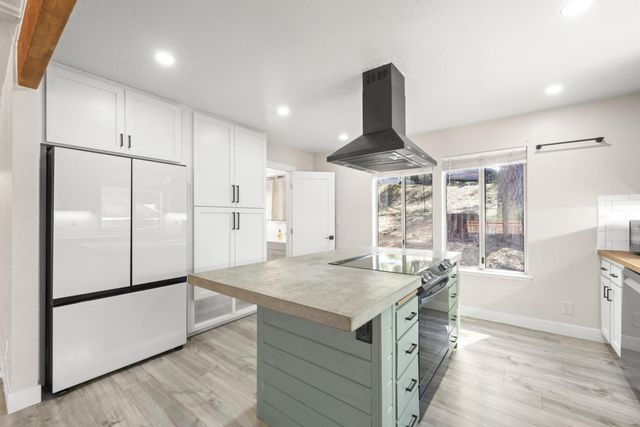 14036 Hilltop Rd, Pine Grove, CA 95665