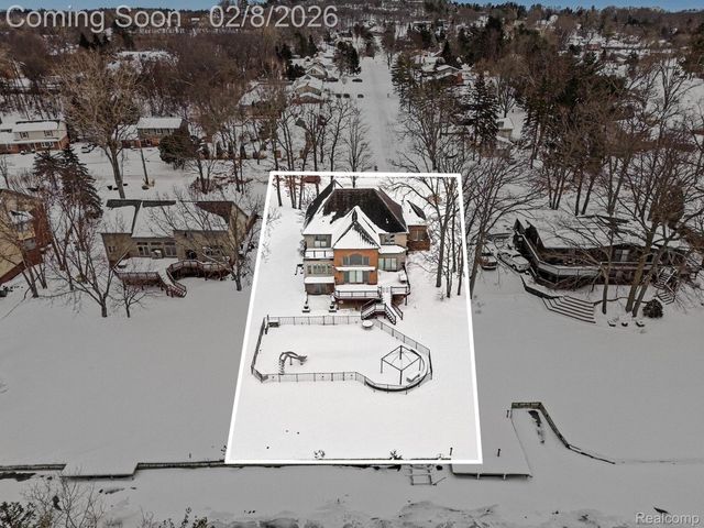 4973 Parview Drive, Independence Charter Township, MI 48346