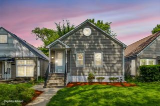 1826 Laurel Avenue, Evanston, IL 60201