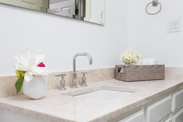 1000 Liberty Park DR 202, Austin, TX 78746