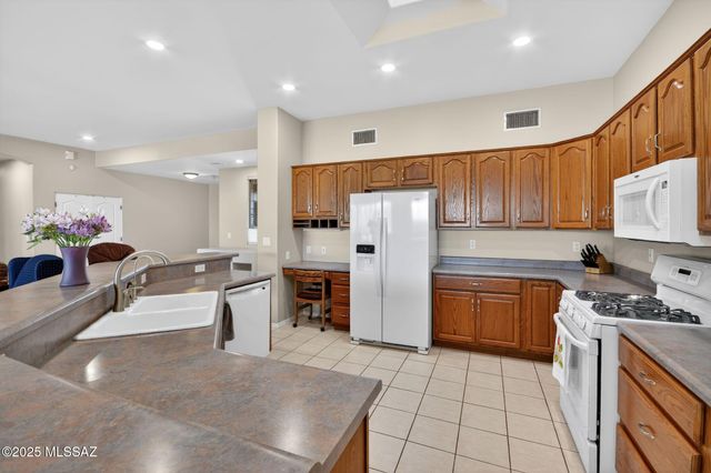 8984 S Placita Gama, Vail, AZ 85641