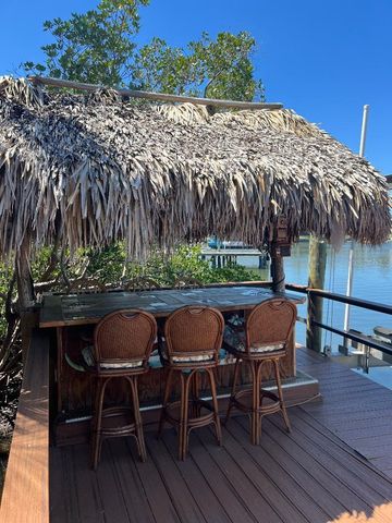 8714 COVE COURT, Tampa, FL 33615