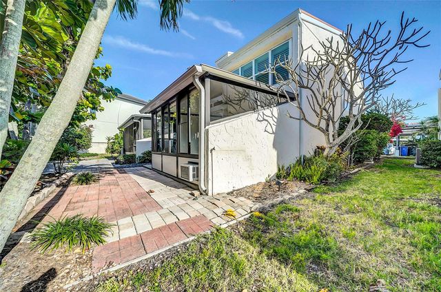 8714 COVE COURT, Tampa, FL 33615