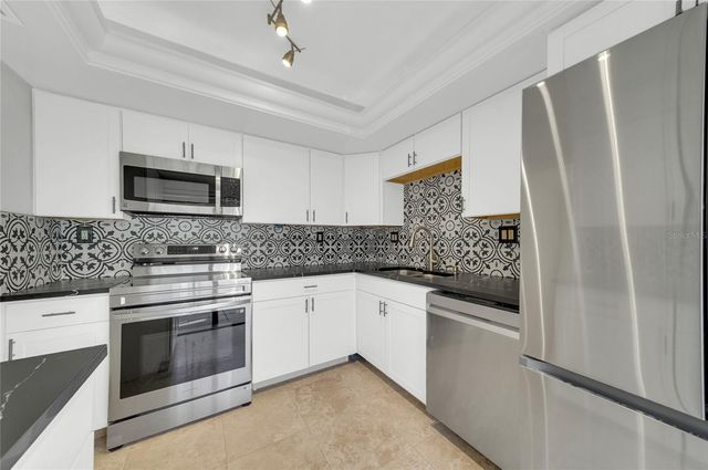 8714 COVE COURT, Tampa, FL 33615