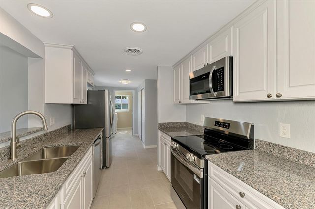 1316 S VENICE BOULEVARD, Venice, FL 34293