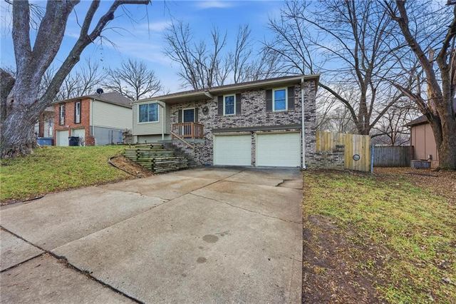 2908 NW Canterbury Road, Blue Springs, MO 64015
