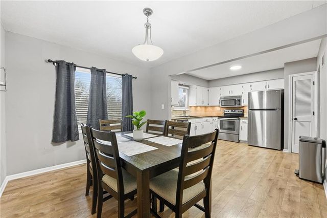 2908 NW Canterbury Road, Blue Springs, MO 64015