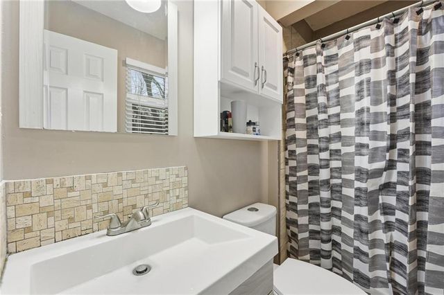 2908 NW Canterbury Road, Blue Springs, MO 64015