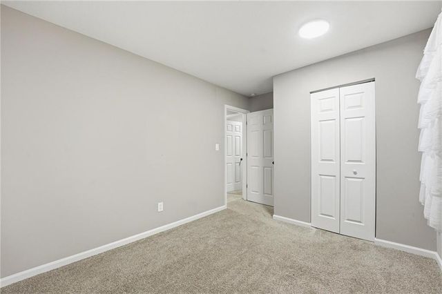 2908 NW Canterbury Road, Blue Springs, MO 64015