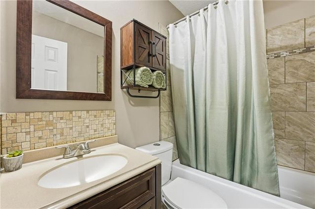 2908 NW Canterbury Road, Blue Springs, MO 64015