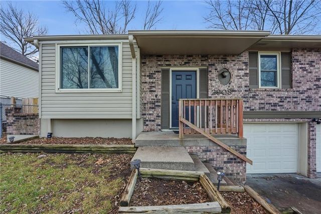 2908 NW Canterbury Road, Blue Springs, MO 64015