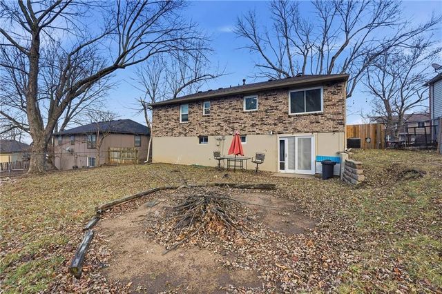 2908 NW Canterbury Road, Blue Springs, MO 64015