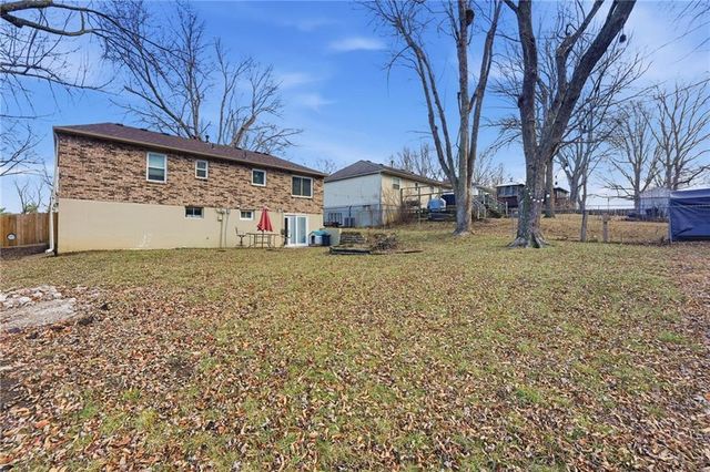 2908 NW Canterbury Road, Blue Springs, MO 64015