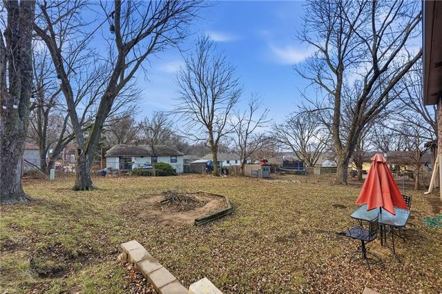 2908 NW Canterbury Road, Blue Springs, MO 64015