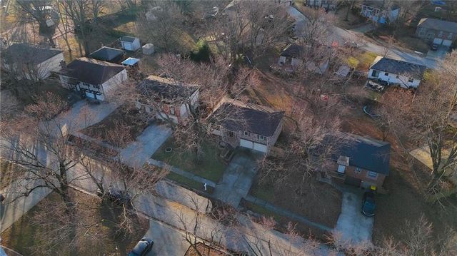 2908 NW Canterbury Road, Blue Springs, MO 64015