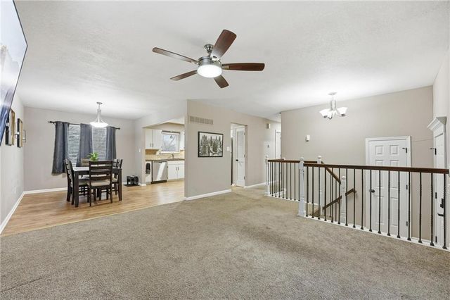 2908 NW Canterbury Road, Blue Springs, MO 64015