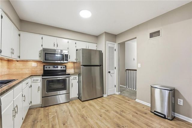 2908 NW Canterbury Road, Blue Springs, MO 64015