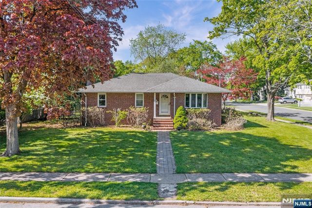 38 Carlson Court, Closter, NJ 07624