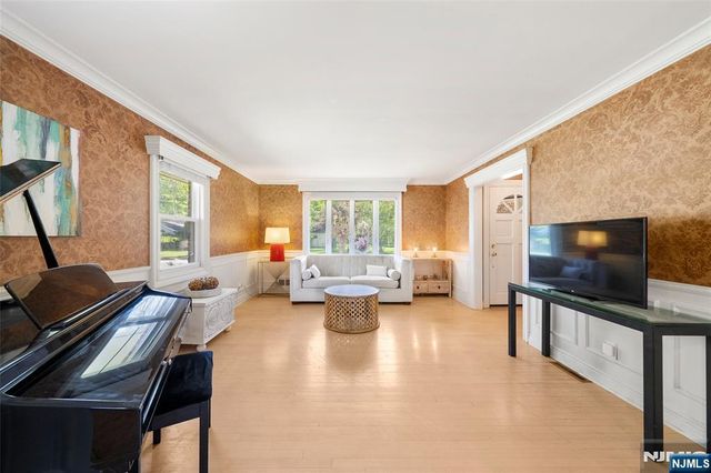 38 Carlson Court, Closter, NJ 07624