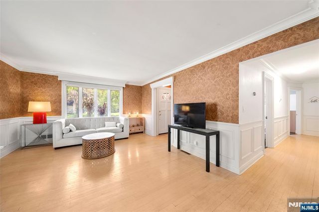38 Carlson Court, Closter, NJ 07624