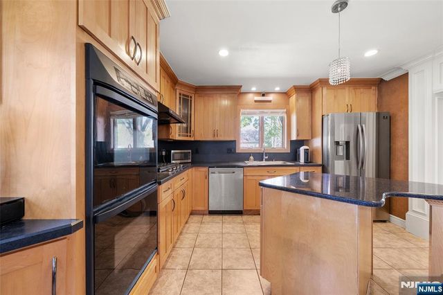 38 Carlson Court, Closter, NJ 07624